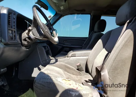 2000 Chevrolet Silverado K1500 z USA, uszkodzony, nr VIN 2GCEK19V3Y1154948